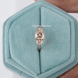 3.00 Carat Champagner Moissanite Ring Kissenschliff Moissanite Verlobungsring Drei Stein Massivgold Jubiläumsgeschenk Ring Gelbgold Ring