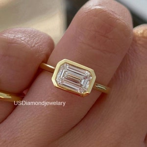 Anillo de compromiso solitario con diamantes cultivados en laboratorio de talla esmeralda de 2,0 quilates para ella, anillo de diamantes de este a oeste, anillo de oro macizo de 14 quilates con engaste en bisel.