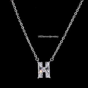 Elegant &quot;H&quot; Initial Pendant Necklace in 18K solid gold, featuring a lab-grown diamond. Customizable and perfect for a meaningful gift