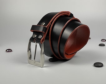 Cinturón de piel italiana de 40 mm: negro con pespuntes rojos, hebilla de níquel.