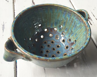 Ceramic Berry Bowl in Handmade, Pottery Berry Bowl, Ceramic Colander, Ceramic Berry Basket