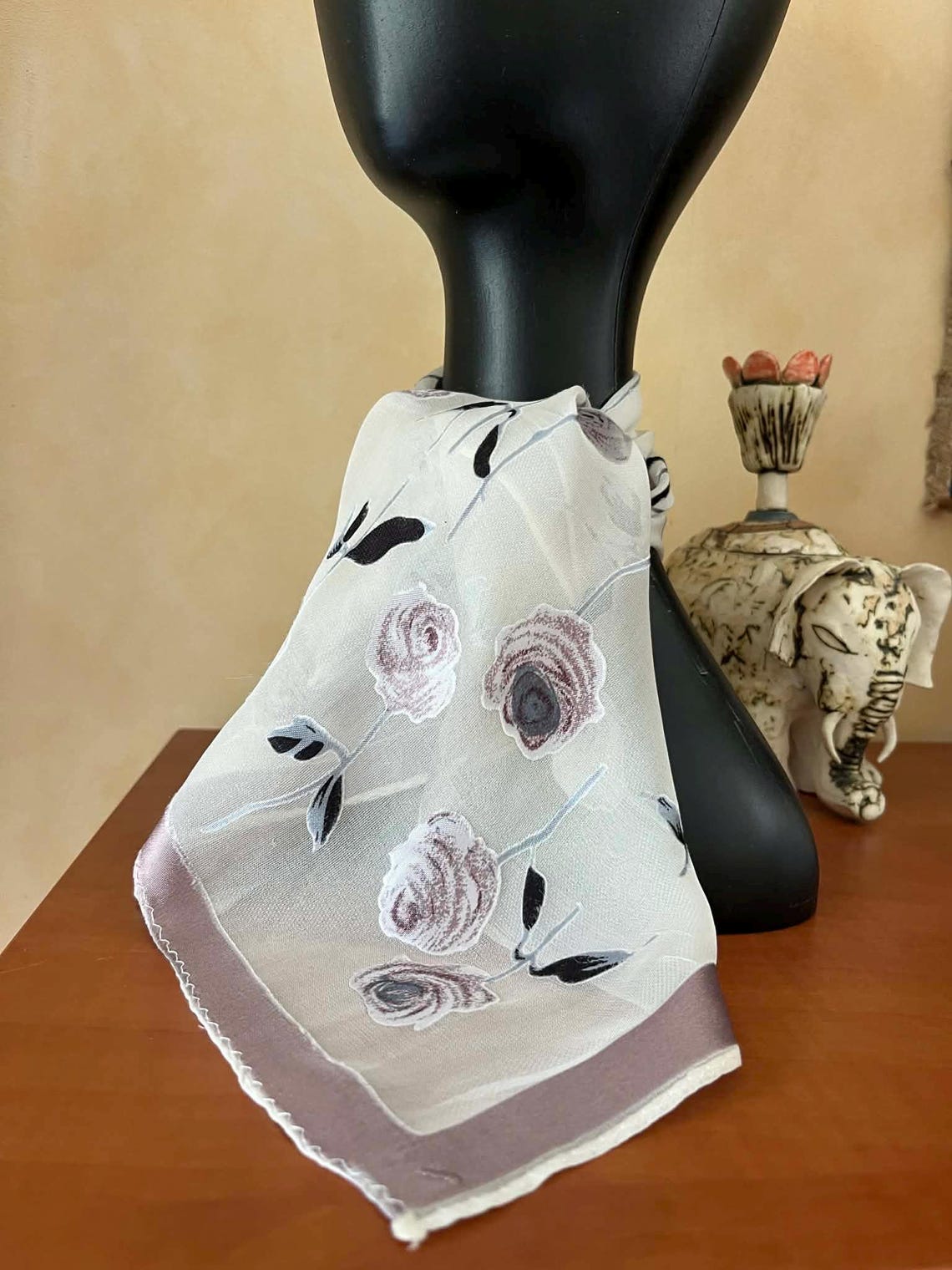 Vintage Devore Silk Blend Scarf Sheer Floral Burnout Neck Scarf Cream Lilac Roses Square 51x53 cm, foto 2 di 5