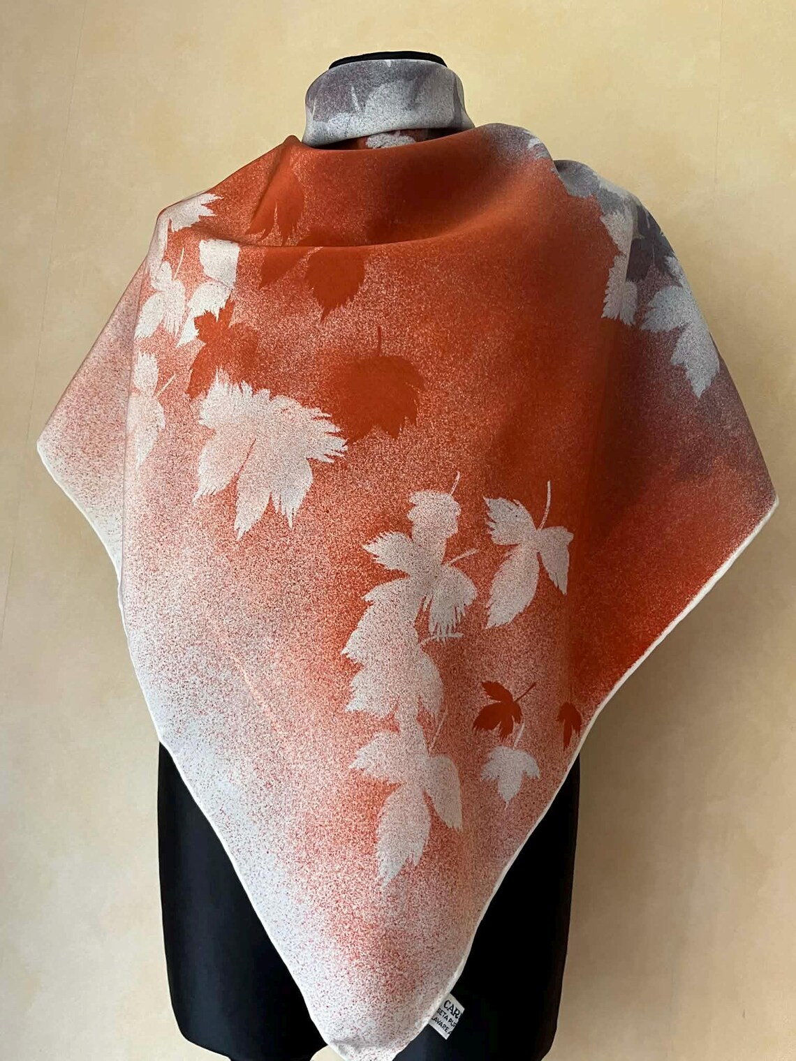 Vintage Silk Scarf Square 81x83  Silk Italy Ombre Black Grey Brown Ivory Leaf Print Head Neck Scarf Caruso, foto 3 di 5