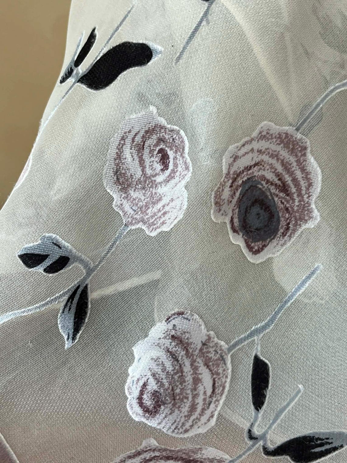 Vintage Devore Silk Blend Scarf Sheer Floral Burnout Neck Scarf Cream Lilac Roses Square 51x53 cm, foto 4 di 5