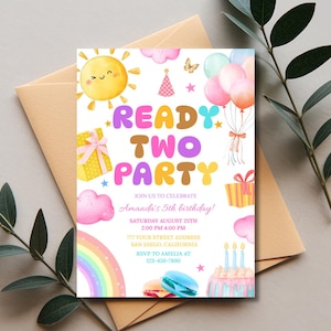 Może przedstawiać: Kolorowe zaproszenie na przyjęcie urodzinowe z napisem "READY TWO PARTY". Zaproszenie zawiera uśmiechnięte słońce, balony, prezenty, tęczę i ciasto. Zaproszenie na 5. urodziny Amandy.