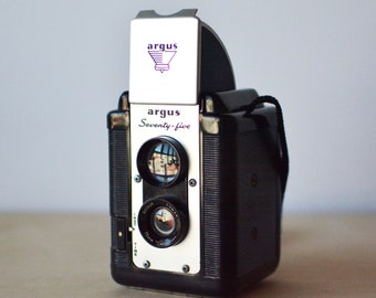 Argus Seventy-Five Vintage Camera 620 Film Camera with Leather Case