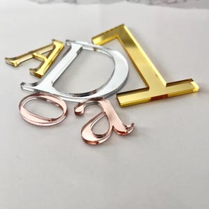 Letras y números acrílicos de espejo adhesivos: letrero personalizado con nombre, alfabeto cortado con láser, decoración de pared, letras acrílicas doradas de espejo, autoadhesivas.