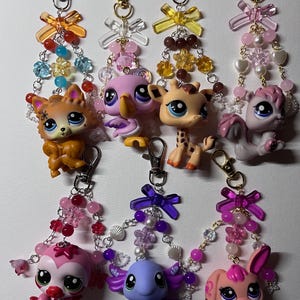 LOT 2 PELUCHES + 2 Bijoux de Téléphone + Stickers LITTLEST PETSHOP / LPS HASBRO EUR 30,00 - FR