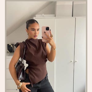 Vintage Chic Asymmetric Zipper Top for Women – Sleeveless Cross-Fold Streetwear with Padded Shoulders