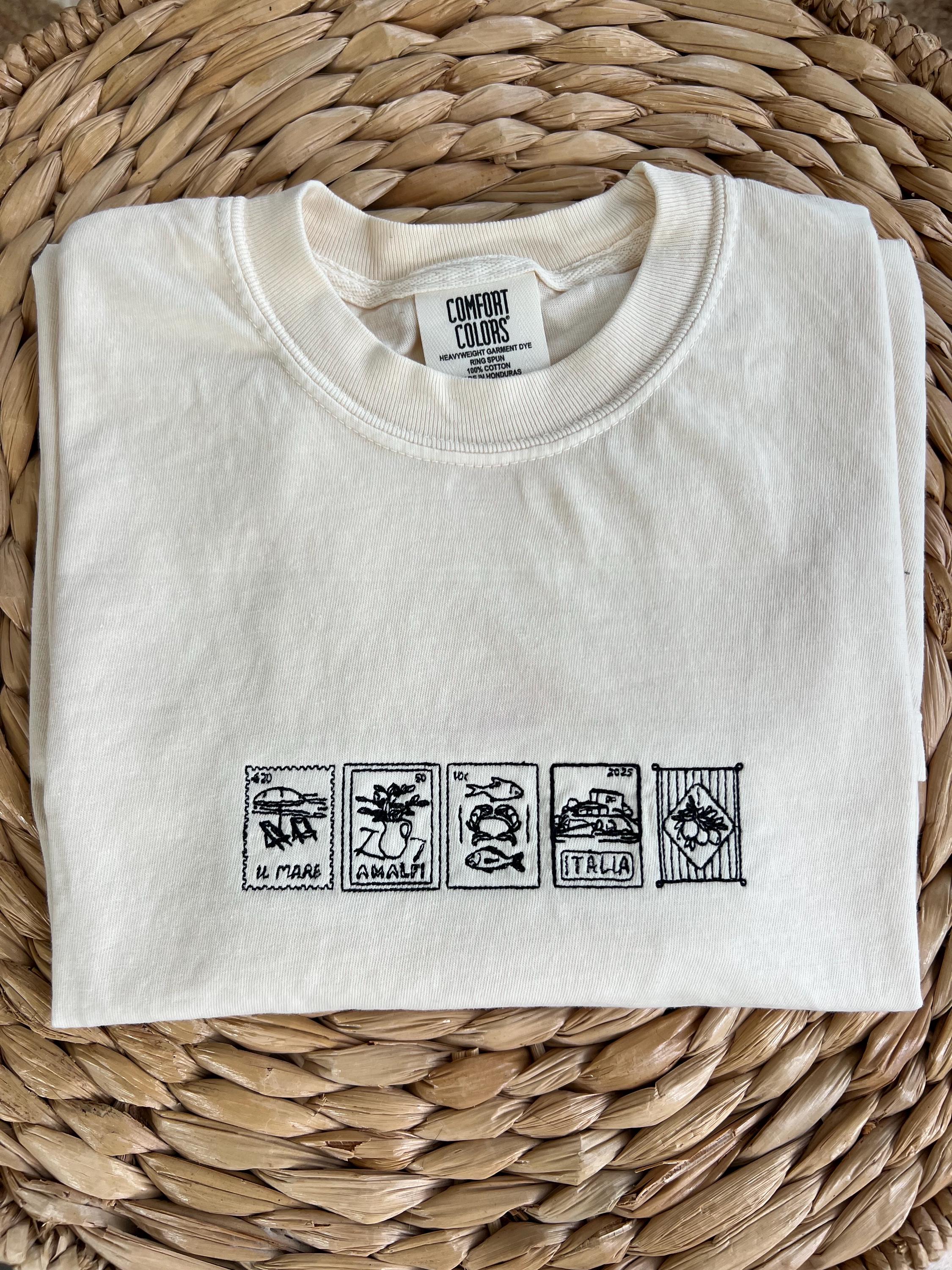 Camisa vintage con sellos italianos y franqueo bordado / Estética viajera por Italia / Camisa minimalista con pasión por los viajes / Vibraciones veraniegas europeas