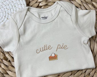 Mono de bebé Cutie Pie / Body de pastel bordado / Conjunto de bebé gourmet / Camiseta linda para bebé / Regalo para baby shower
