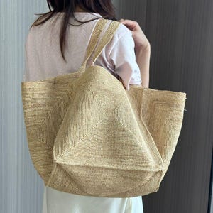 Large capacity beach bag, Hand woven raffia tote bag with simple and elegant design, Shoulder Woven Tote, Ladies Summer Crotchet Bag