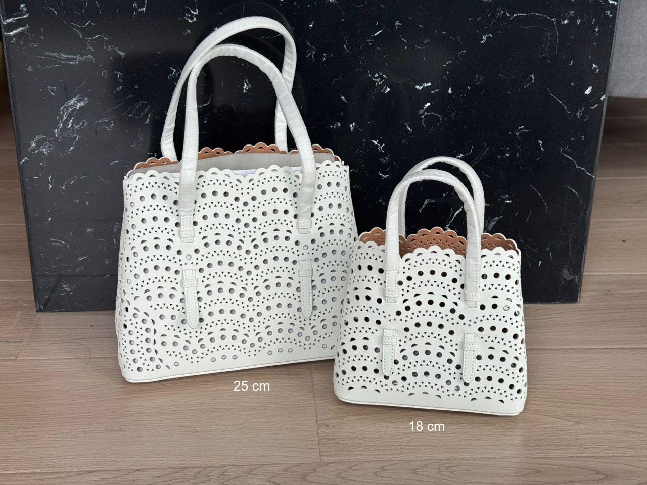 SALE【Alaia】ル テッケル ロゴプリント トートバッグ ALAÏA ゴートスキン製 LE TECKEL SMALLバッグ | ショルダー