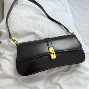 Die kleine schwarze Tasche, 90er Jahre Retro Umhängetasche, schwarze Lederhandtasche, Vintage-inspirierte minimalistische Geldbörse, elegante Crossbody-Tasche, kleine Einkaufstasche