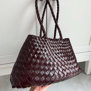 Mittelgroße gewebte Schultertasche, Kuhfellhandtasche im Hobo-Stil, Retro-Tasche, Geschenk für sie