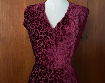 True vintage early 60s / late 50s flocked velvet burgundy cocktail dress, W 32