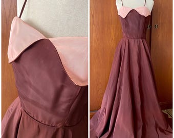 Vita 66,3 cm. Autentico abito da sera vintage anni '50 di Emma Domb in taffetà marrone e rosa!