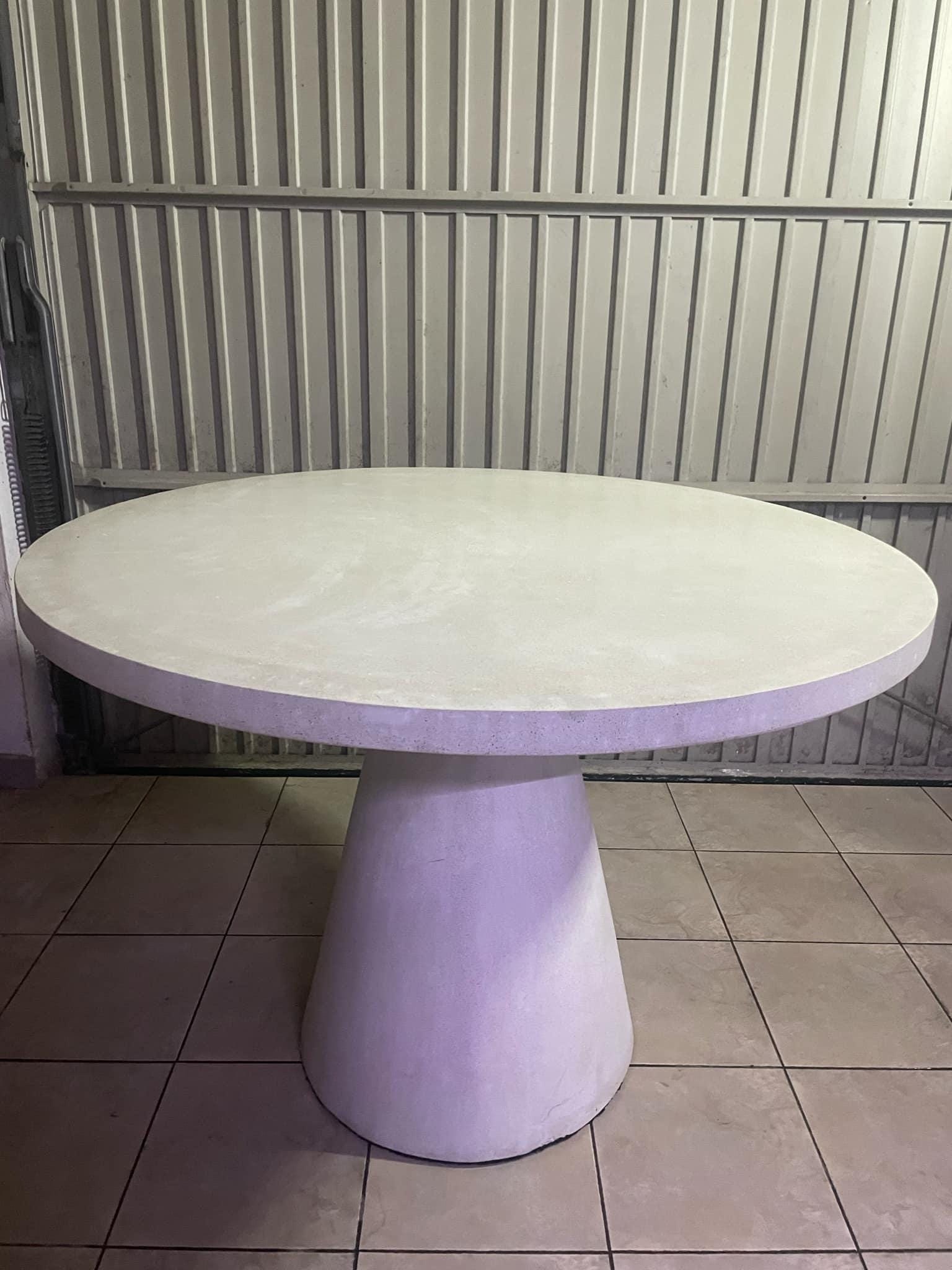 Dinner table,withe,microcement,betonlook