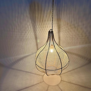 Handwoven Natural Raffia Pendant Lampshade – Elegant & Eco-Friendly Lighting