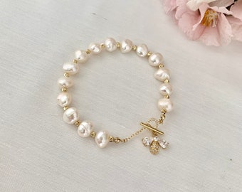 The bee pearl bracelet • Bold fresh water pearl beaded bracelet • Statement pearl bracelet • Pearl with charm bracelet • Pearl bracelet