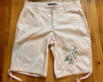Embroidered Women's Fairy Pink Vintage Bermuda Shorts: Dragonfly, flowers, Rhinestone, size 12