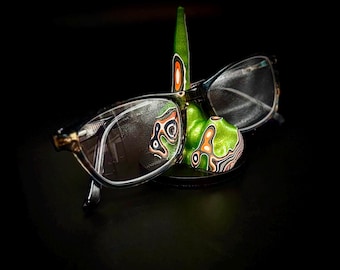 Jeep Wrangler Fordite Eyeglass Holder – Mojito Green Automotive Paint Artifact – Desk Glasses Stand – Handmade Office Deco