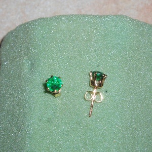 2.00 Carats, Green Emerald Gemstone, 18 Carat Gold Filled Stud Earrings
