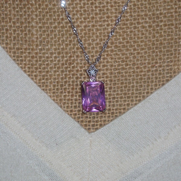 33.00 Carats Pink Sapphire, 925 Silver Pendant Necklace