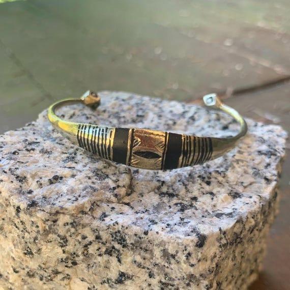 antiqueブロンズ バングル ベルベル人 トゥアレグ族 antiqueブロンズ バングル ベルベル人 トゥアレグ族 - メルカリ