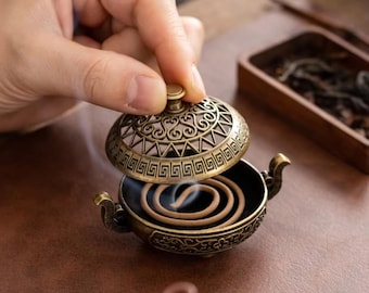 Mini Arabic Incense Burner – Hollow Brass-Look Three-Legged Resin Stove, Vintage Bakhoor Burner, Home Ritual Decor, Calming Gift