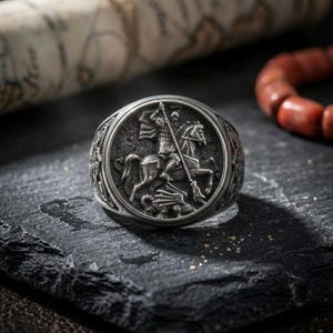 St. George Drachentöter Ring | Edelstahl Ritter Siegel | Christliche Kriegerin Schmuck | Stoisches Symbol für Mut & Glaube | Geschenk für Ihn