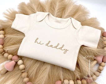 Embroidered hi daddy Bodysuit, Pregnancy Announcement to Husband, Baby Announcement to Daddy, I love my Daddy, Father’s Day Bodysuit Gift