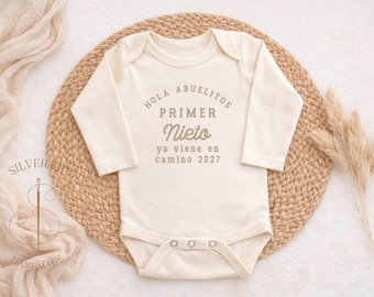 Embroidered Hola Abuelitos Primer Nieto ya viene en camino 2026 Bodysuit, Pregnancy Announcement to Grandparents, Spanish Baby Announcement