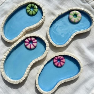 Mini plato para anillos de piscina, plato grande para baratijas de arcilla polimérica para piscina, soporte para joyas con flotador de piscina, decoración de verano, regalo colorido y original para ella.