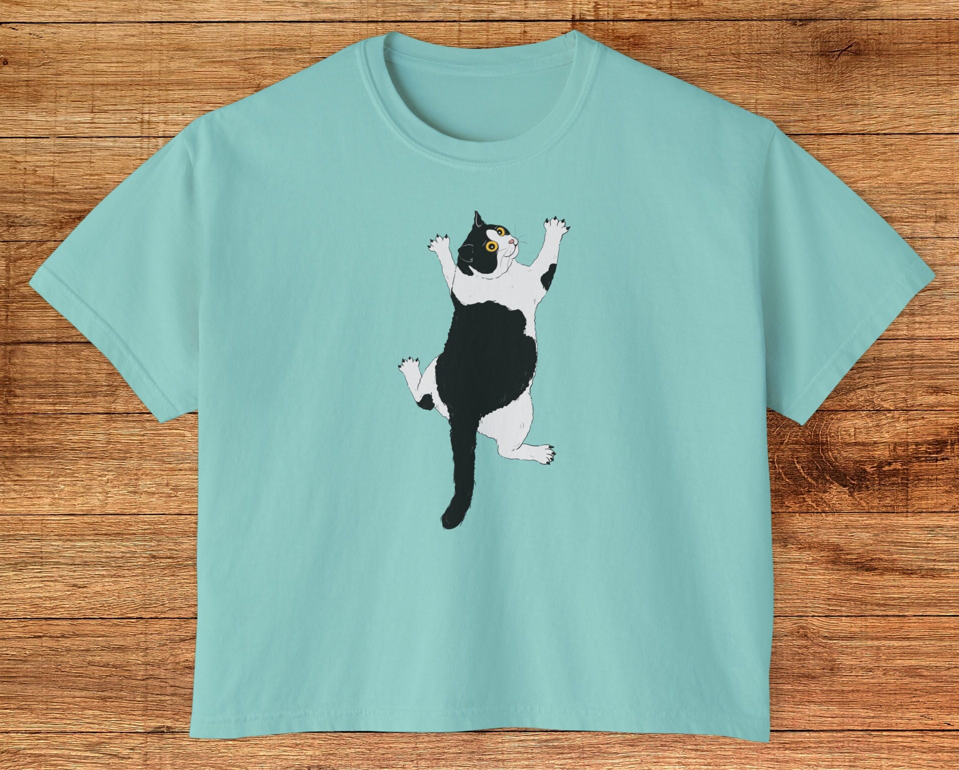 白黒猫のボックスTシャツ：いたずら好きな猫のデザイン - Etsy 日本