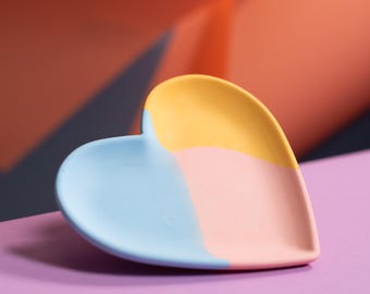 Vassoio portaoggetti a forma di cuore rosa, blu e giallo