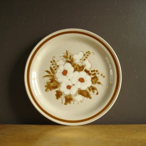 Vintage Mountain Wood Collection Stoneware Dinner Plate - Dried Flowers Pattern - Vintage Floral 1970s Plate - Made in Japan