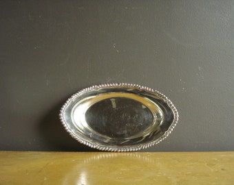 vintage Silver Tray - Mini plateau ovale en métal argenté ou mini plateau de service avec bord orné - International Silver Co.