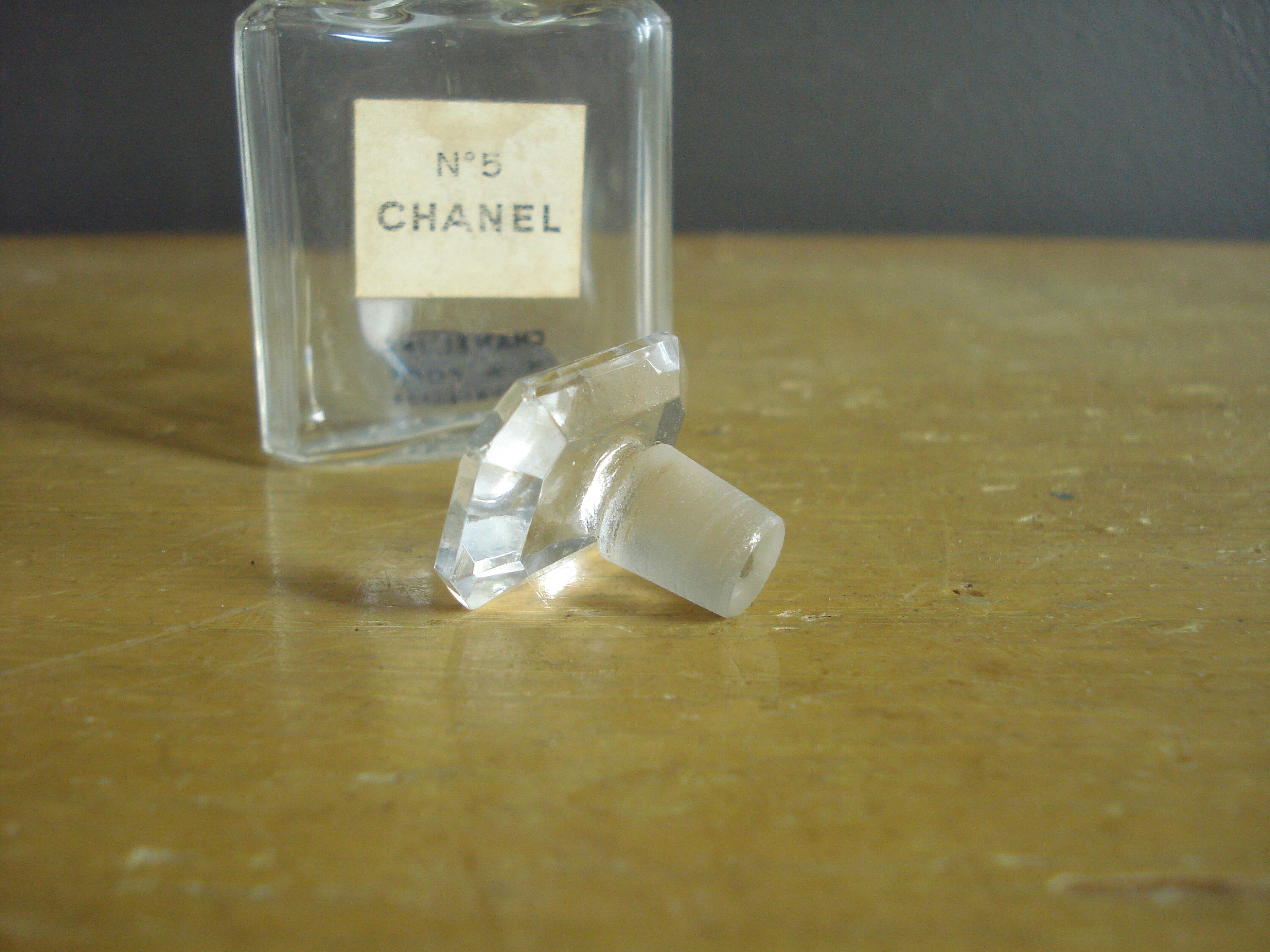 Vintage No. 5 Chanel Perfume Bottle Size 8 .5 Fluid Ounce 