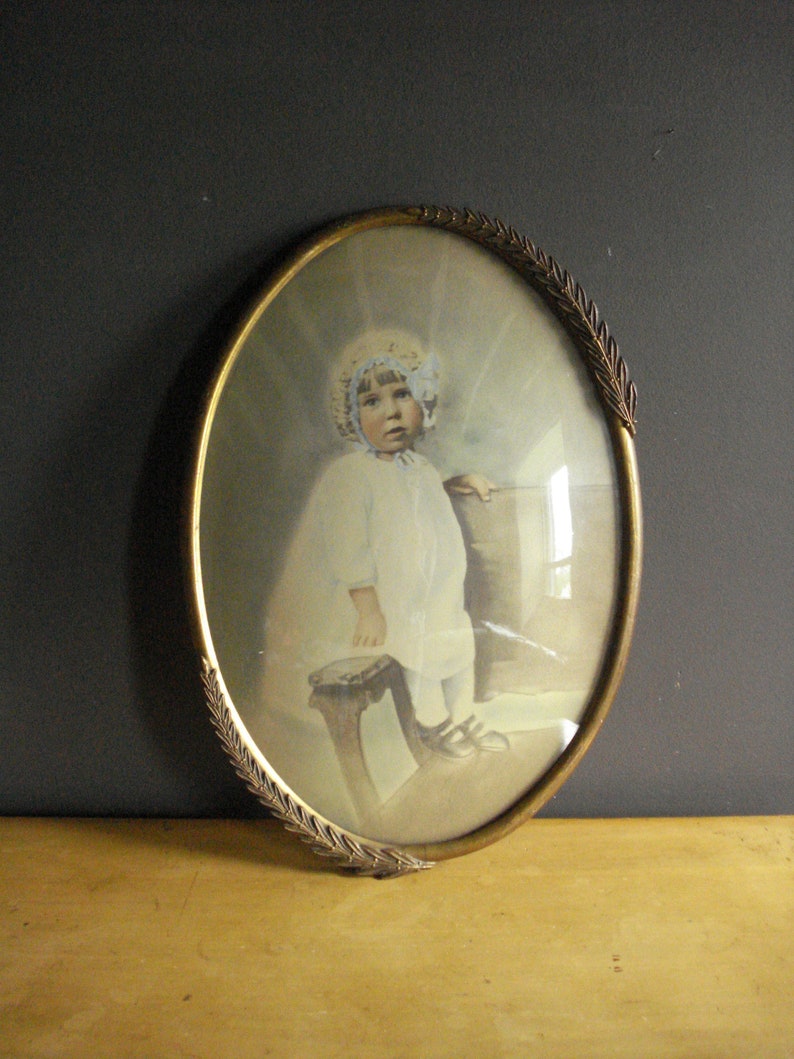 Antique Vintage Gold Metal Oval FRAME w//Convex Bubble Glass