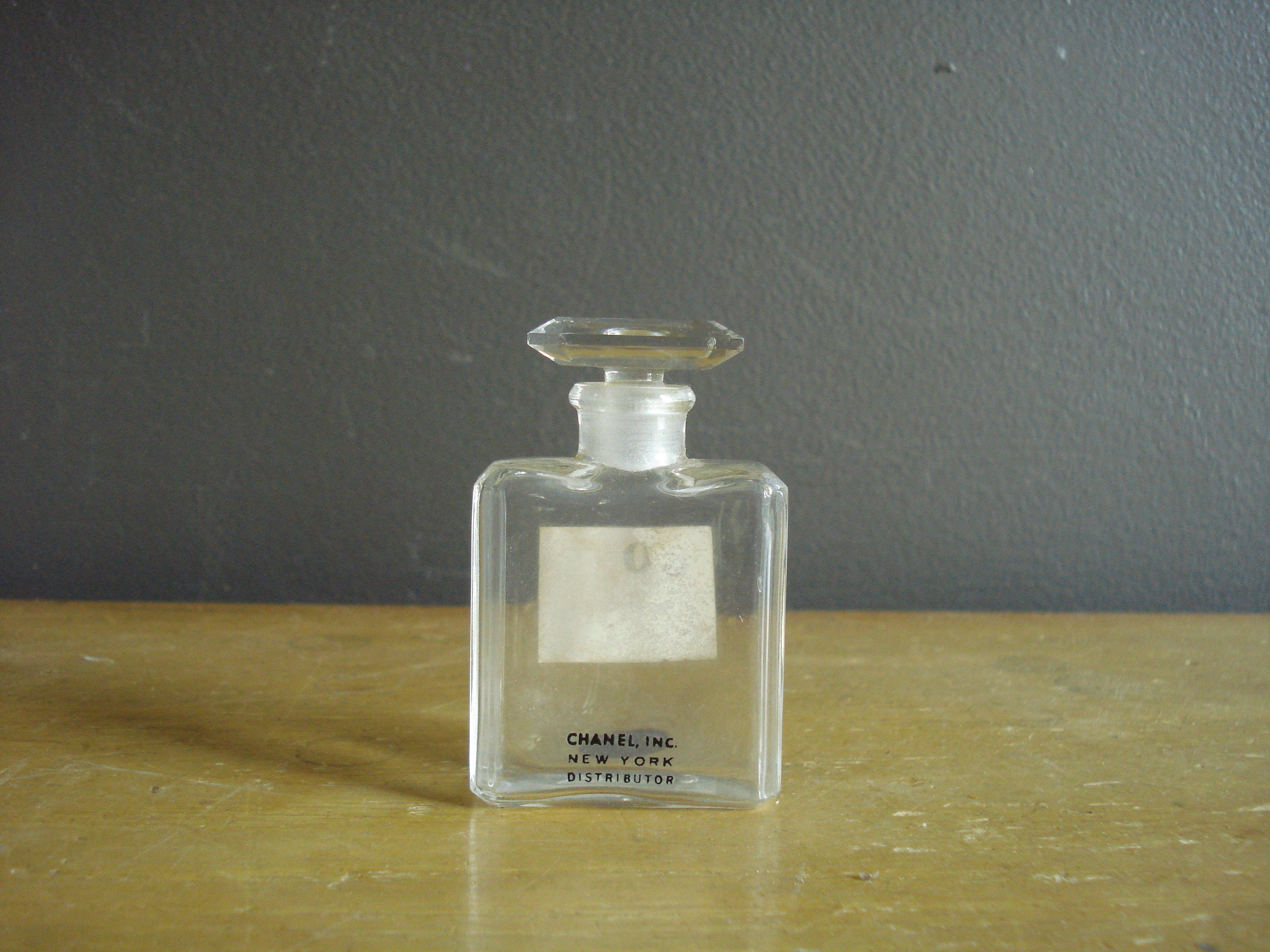 Vintage No. 5 Chanel Perfume Bottle Size 8 .5 Fluid Ounce 