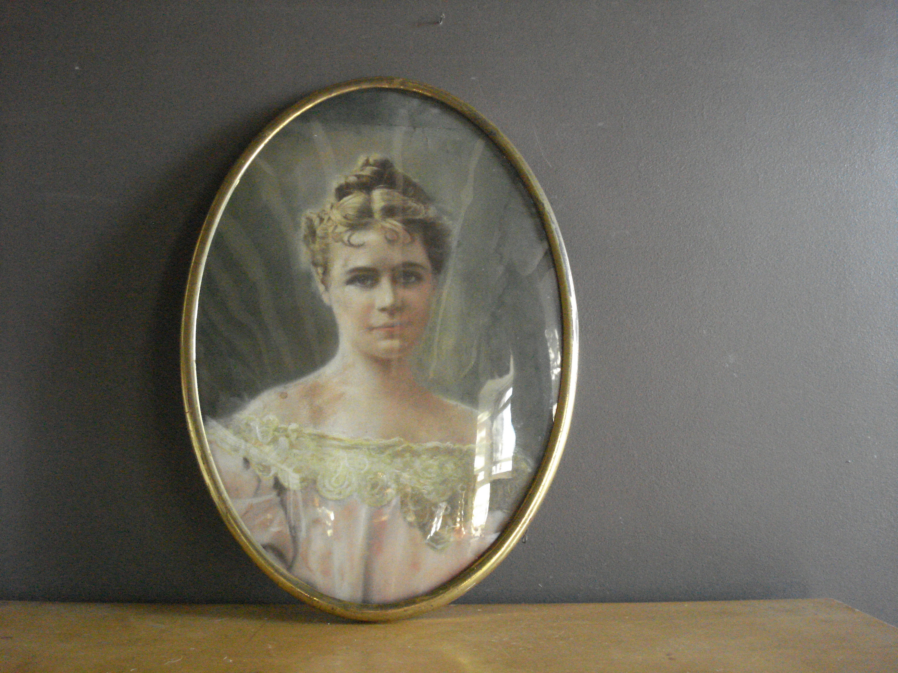 Antique Victorian Oval Frame with Curved Glass campestre.al.gov.br
