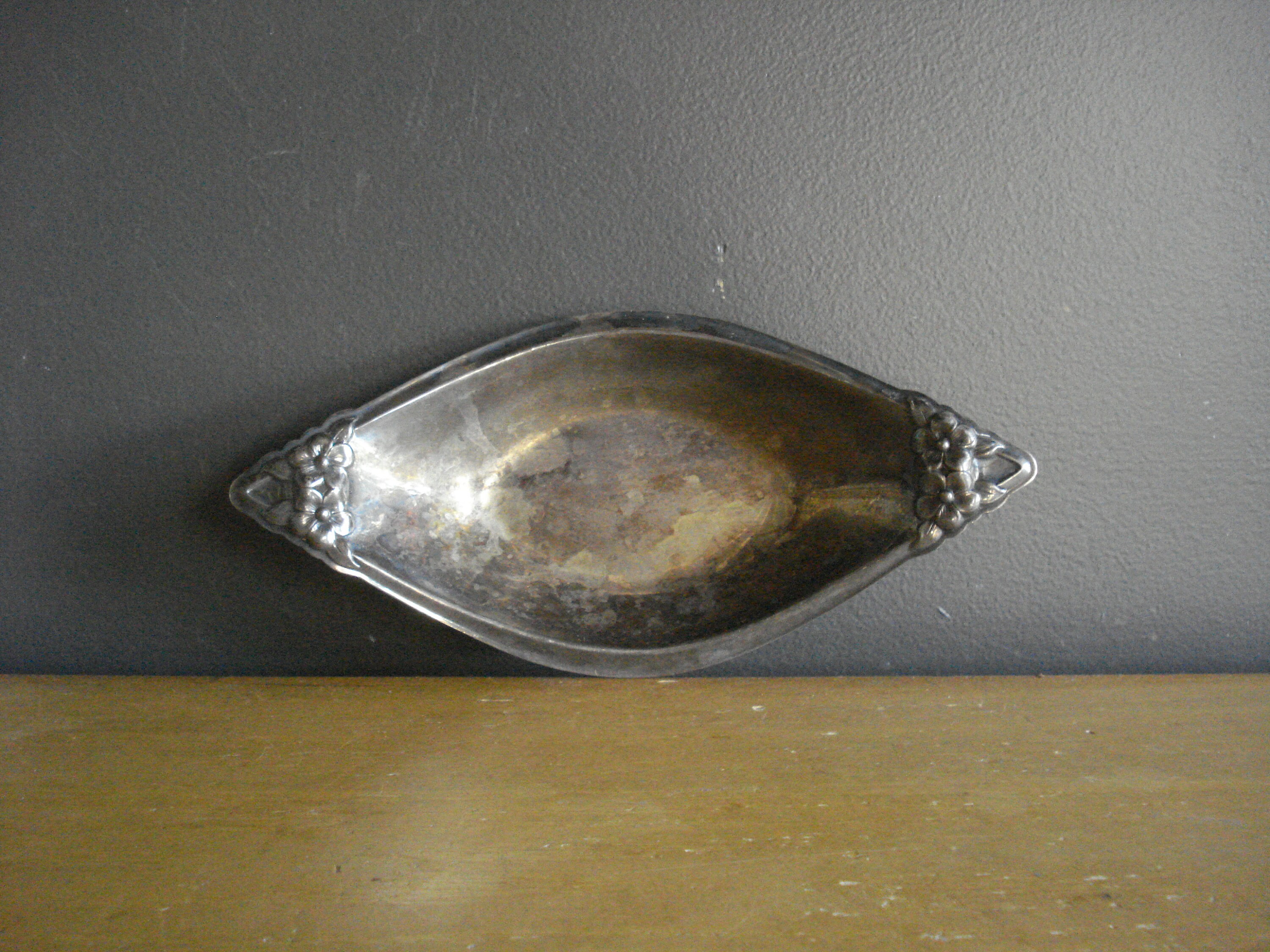 * Schale Metall matt Platte Tablett Floral Indisch geritzt Muster Silber 30cm 