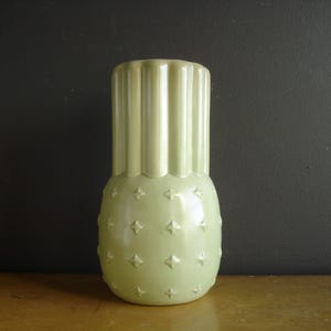 Green and Great - Vintage Keramikvas - Redwing Red Wing USA 1197 Ljus Mintgrön Vas med Diamantdesign och Räfflad Topp - Red-wing