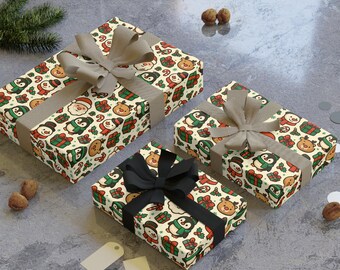 Puede incluir: Cuatro cajas de regalo envueltas con patrones festivos navideños con pingüinos, muñecos de nieve y renos. Cada caja está atada con una cinta, con dos cajas con una cinta gris y una con una cinta negra. Las cajas están sobre una superficie gris.