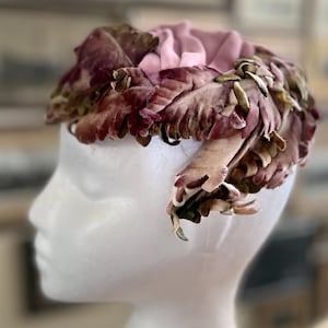 Vintage 1950s Velvet Leaf Cloche Hat Jordan Marsh Millinery Pink Pixie Cap