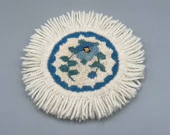 Vintage Flora's Cheticamp Hooked Rug hand hooked Centrepiece made of 100% wool floral design