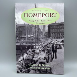 Peut inclure: Livre intitulé "HOMEPORT" avec une image en noir et blanc d'un port. La couverture porte le texte "IMAGES of our Past" et les noms Harold E. Wright et Deborah Stilwell. Le livre traite de Campobello, Saint John et St. Martins.