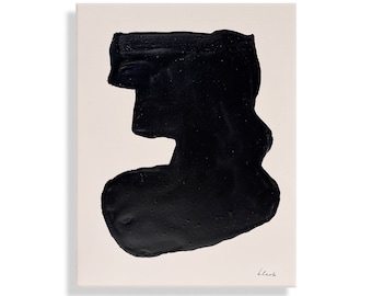 Kompozycja malowana na czarno