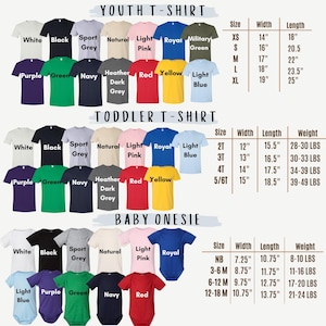 Puede incluir: Un gr&aacute;fico que muestra las tallas para ni&ntilde;os, beb&eacute;s y reci&eacute;n nacidos de camisetas y bodies. El gr&aacute;fico incluye informaci&oacute;n sobre la talla, el ancho, la longitud y el peso. Los colores de las camisetas se muestran en el gr&aacute;fico, incluyendo blanco, negro, gris deportivo, natural, rosa claro, azul real, verde militar, morado, verde, azul marino, gris oscuro jaspeado, rojo, amarillo y azul claro.